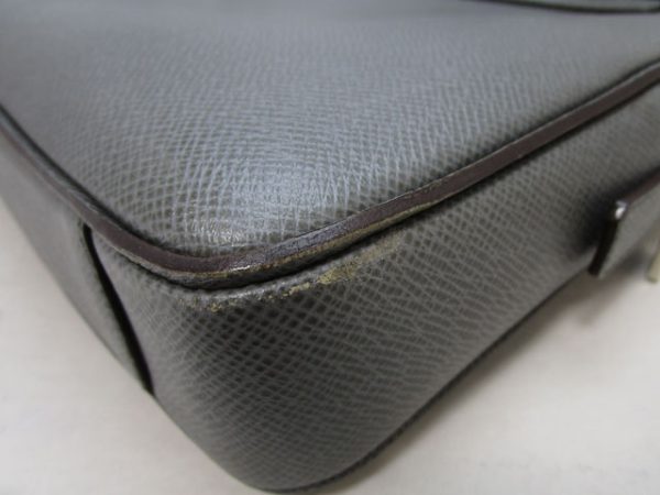 imgrc0078295365 Louis Vuitton Vasili PM Briefcase Taiga