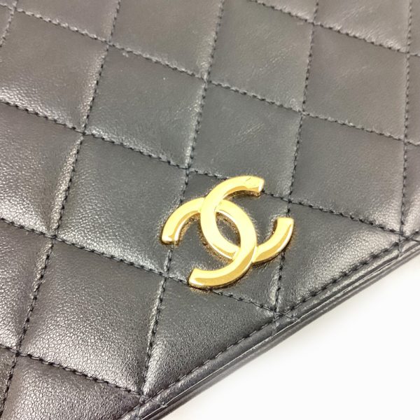 imgrc0085638580 Chanel Chain Shoulder Bag Black