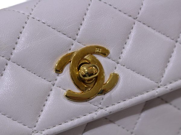 imgrc0088787909 Chanel Mini Matelasse 14 Chain Shoulder White Gold