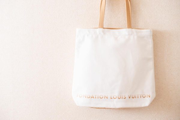 imgrc0090306827 Fondation Louis Vuitton Tote Bag White Gray