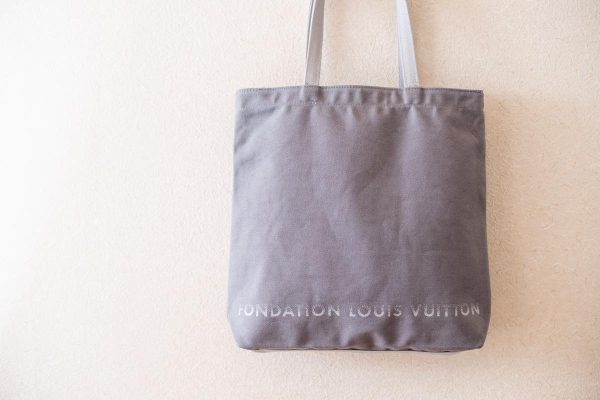 imgrc0090306828 Fondation Louis Vuitton Tote Bag White Gray