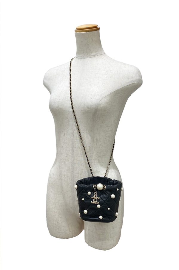 imgrc0094914679 Chanel Pearl Chain Mini Shoulder Bag Lambskin Leather Black