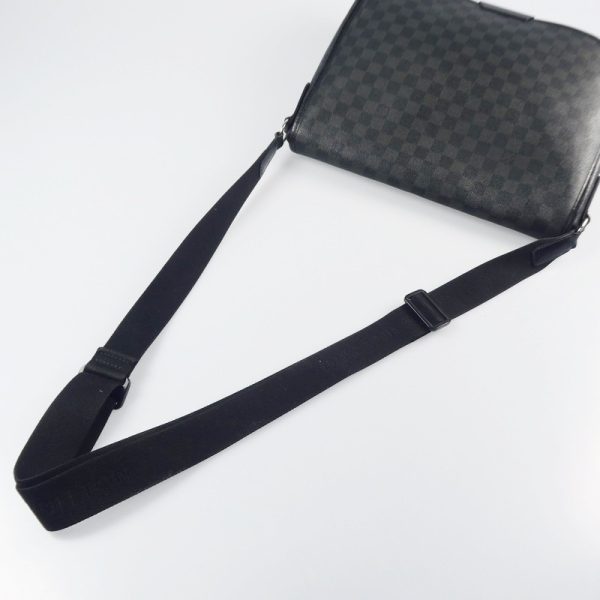 imgrc0098432483 Louis Vuitton Damier Graphite Daniel GM Messenger Bag