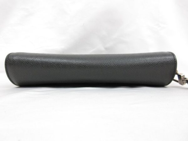 imgrc0099972585 Louis Vuitton Baikal Taiga Clutch Ardoise Black