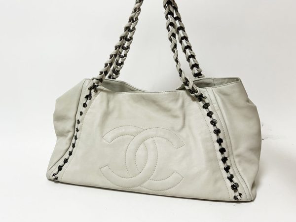 imgrc0107616109 CHANEL Luxury Line Chain Shoulder Tote Leather Off White