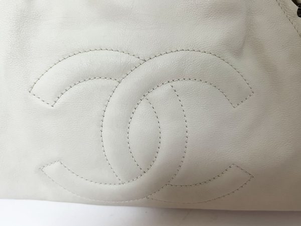 imgrc0107616114 CHANEL Luxury Line Chain Shoulder Tote Leather Off White