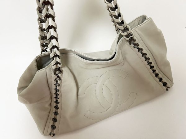 imgrc0107616121 CHANEL Luxury Line Chain Shoulder Tote Leather Off White