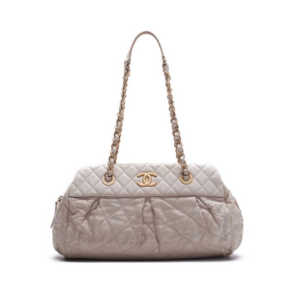 imgrc0124778398 Chanel Matelasse Double Chain Shoulder Bag Ivory