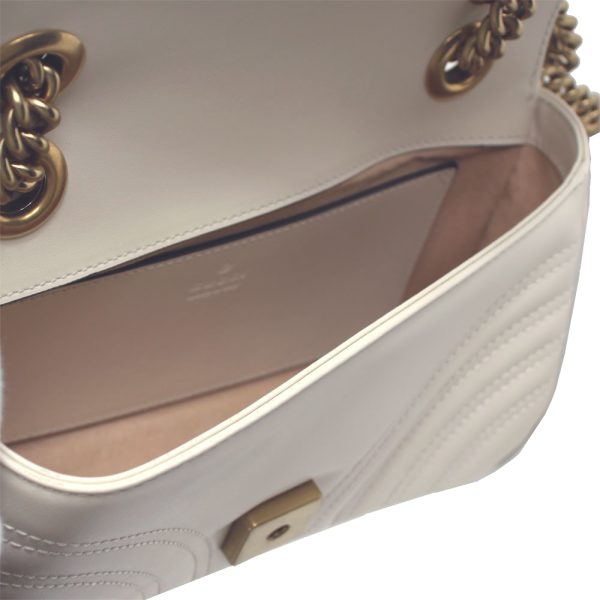 imgrc0163836451 Gucci Chain Mini Shoulder Bag GG Marmont White