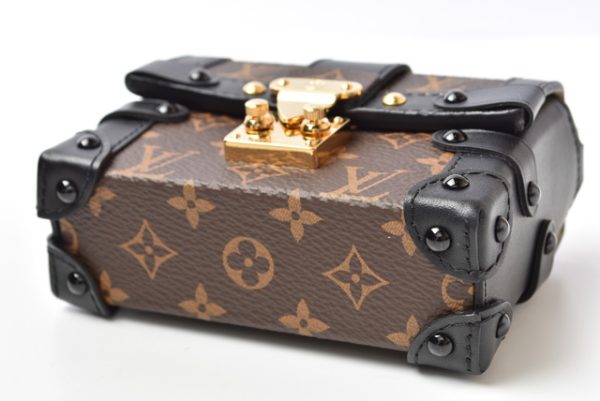 lv 201020 1 8 LOUIS VUITTON Un Shoulder Bag