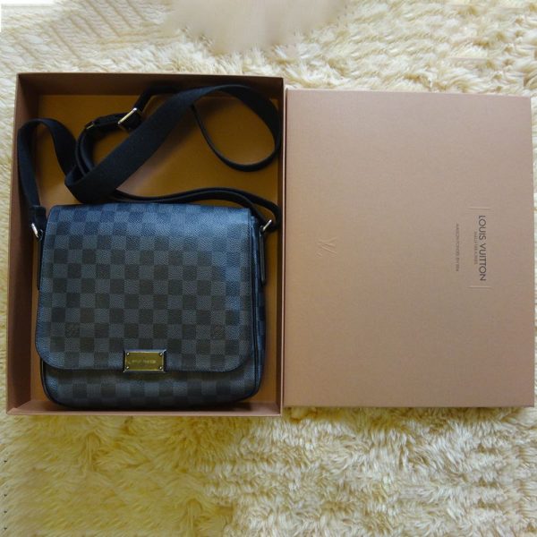 lv16 3212 1 Louis Vuitton District PM Damier Graphite Shoulder Bag