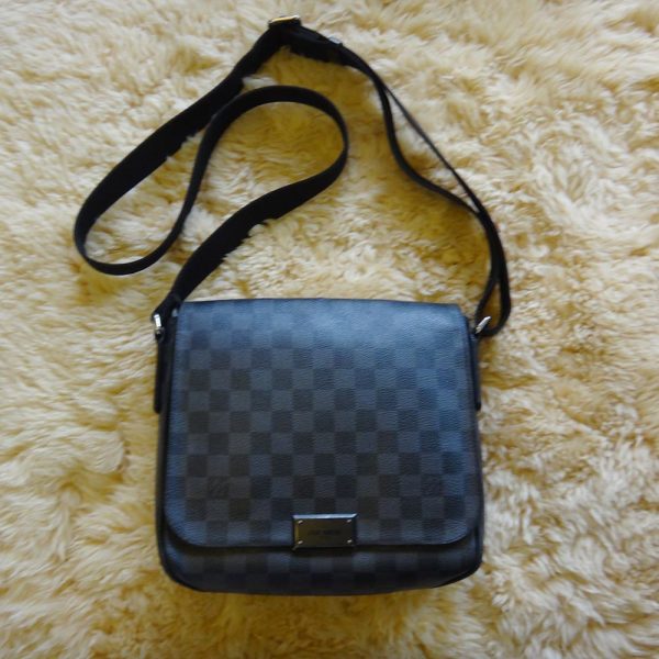 lv16 3212 2 Louis Vuitton District PM Damier Graphite Shoulder Bag