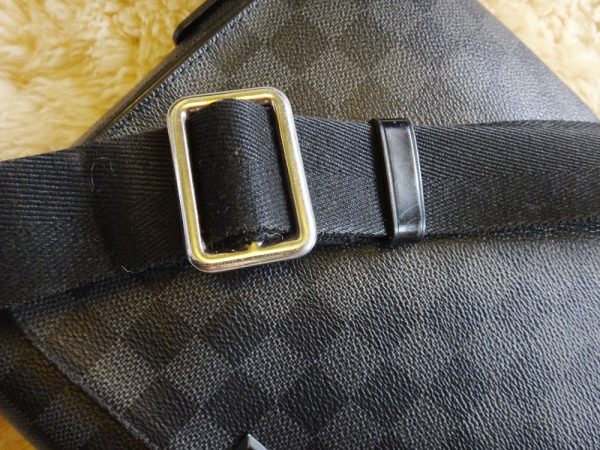 lv16 3212 9 Louis Vuitton District PM Damier Graphite Shoulder Bag