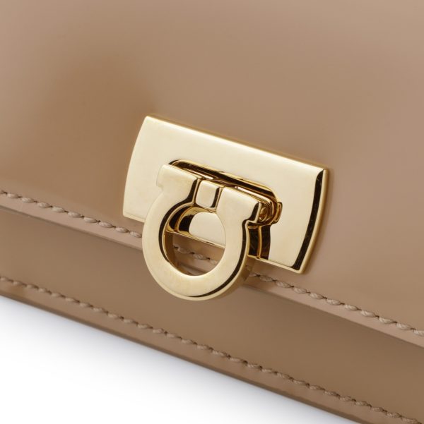 mb 22043506 Ferragamo Wanda Card Case Beige