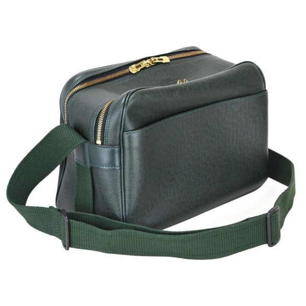 v350430 21 06 Louis Vuitton Taiga Messenger Shoulder Bag Epicea Dark Green