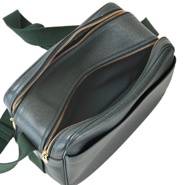 v350430 21 08 Louis Vuitton Taiga Messenger Shoulder Bag Epicea Dark Green