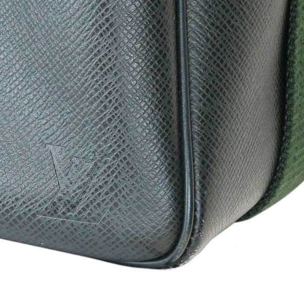 v350430 21 12 Louis Vuitton Taiga Messenger Shoulder Bag Epicea Dark Green