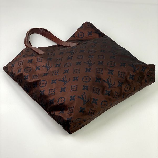 1000057176863 12 Louis Vuitton Hippo Escapade Handbag Monogram Brown