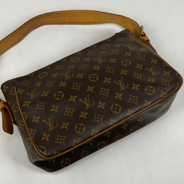 1000060149922 12 Louis Vuitton Viva Cité GM One Shoulder Bag Monogram Brown