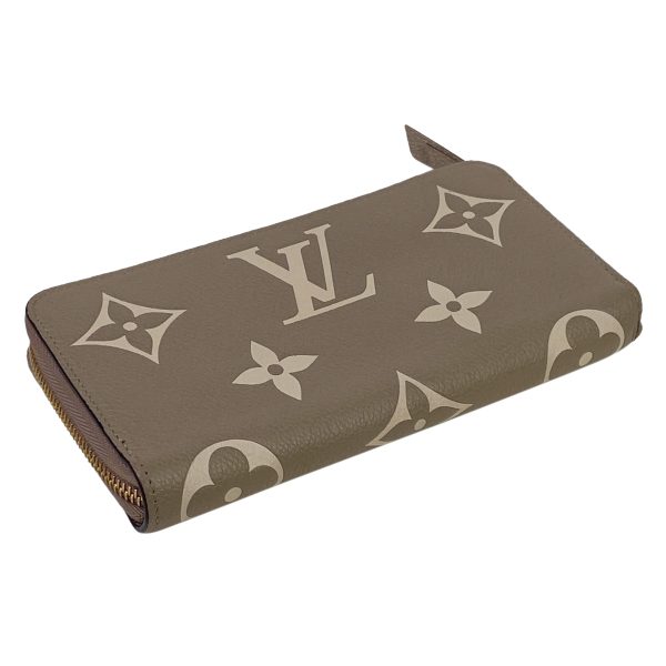 1000060248823 12 Louis Vuitton Zippy Wallet Monogram Giant Tourtrail Crème