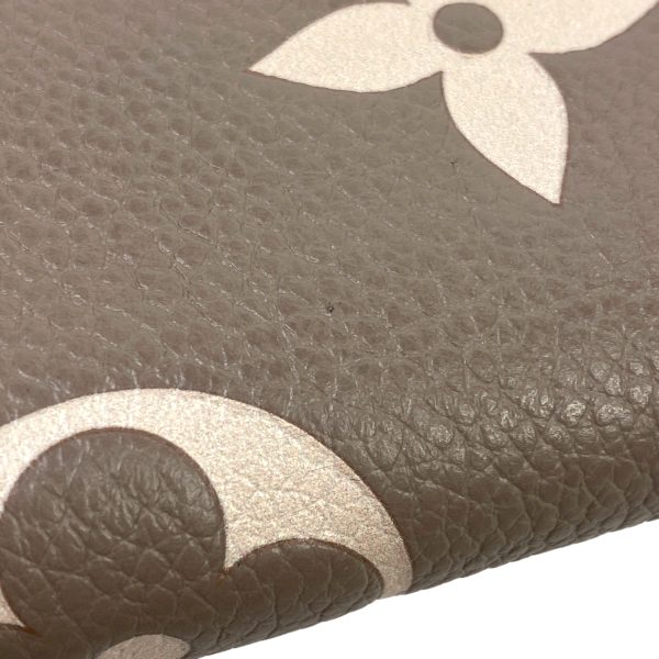 1000060248823 15 Louis Vuitton Zippy Wallet Monogram Giant Tourtrail Crème