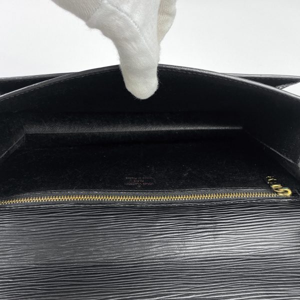 1000062922622 18 Louis Vuitton Pochette Serie Dragonne Epi Black