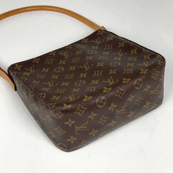 1000064100547 12 Louis Vuitton Looping MM Shoulder Bag Monogram Brown