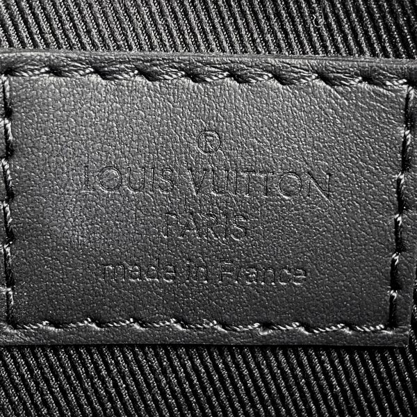 1000064442661 21 Louis Vuitton S Lock Vertical Wallet Crossbody Taurillon Black