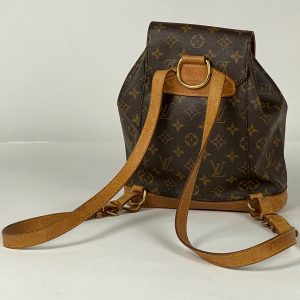 1000066319893 12 Louis Vuitton Alpha Wearable Wallet Body Bag