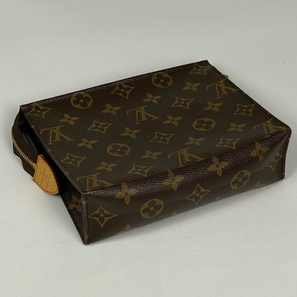 1000067919108 12 Louis Vuitton Posh Toilette 19 Accessory Case Monogram Brown