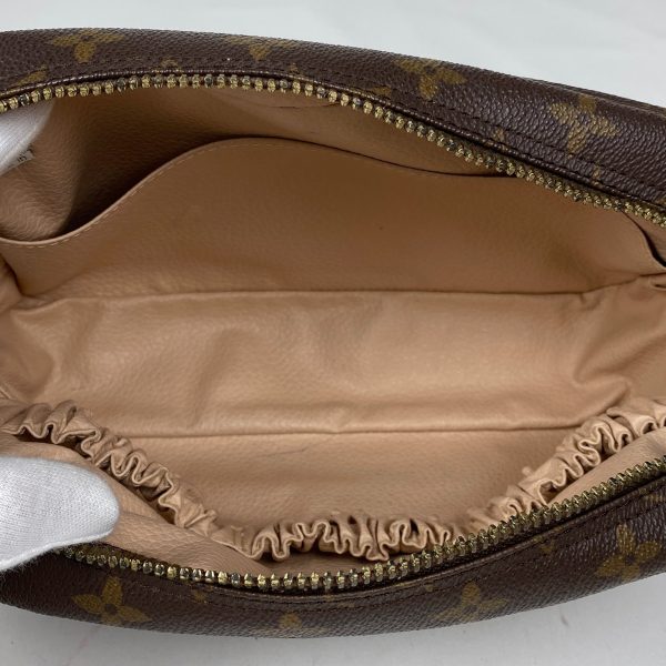 1000068236488 16 Louis Vuitton Truth Toilette 23 Monogram Cosmetic Pouch Brown