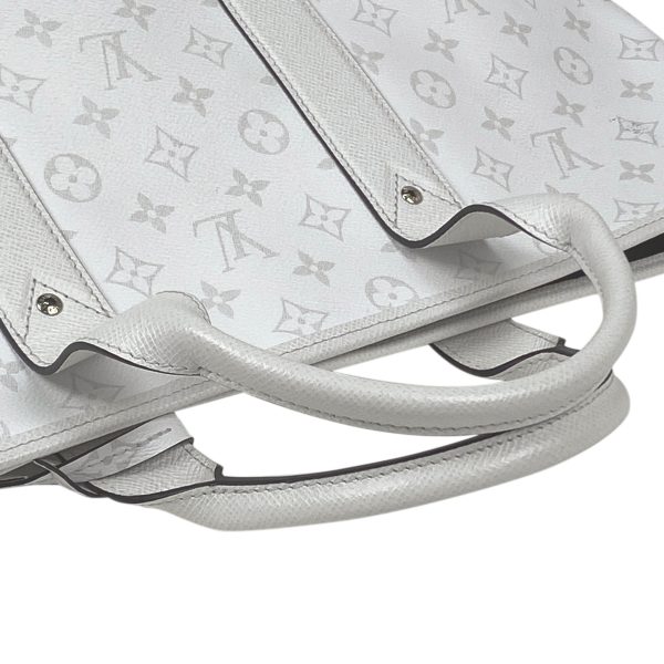 1000068409523 22 Louis Vuitton Vienna Quend Tote White