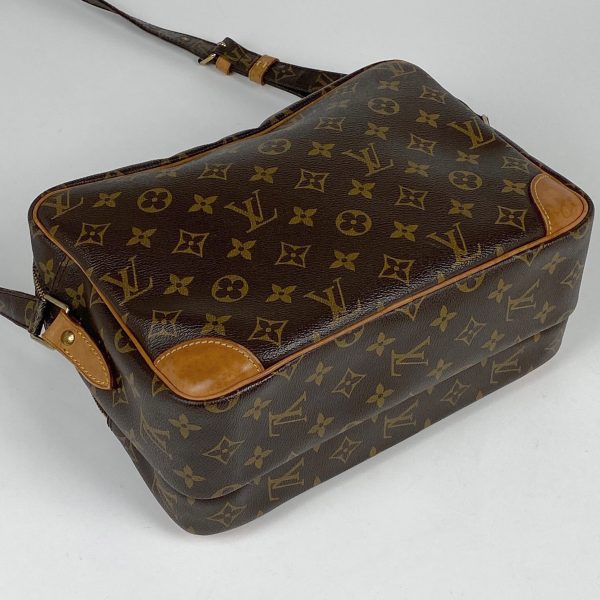 1000068477614 12 Louis Vuitton Nile Crossbody Bag Monogram Brown