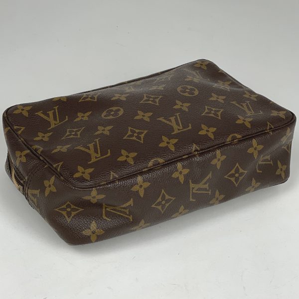 1000070122519 12 Louis Vuitton Truth Toilette 23 Cosmetics Monogram Brown