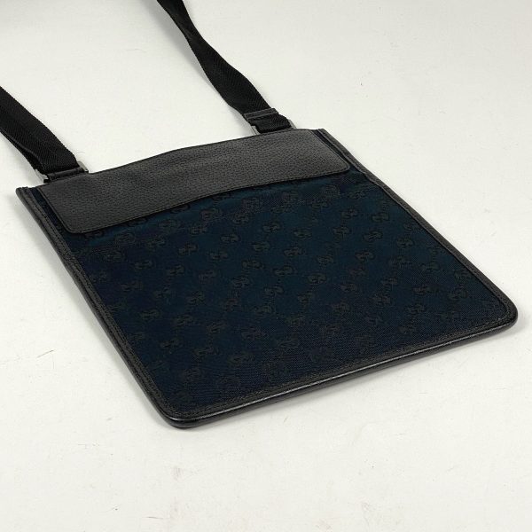 1000070581170 12 Gucci GG Pattern Shoulder Bag Diagonal Pochette GG Canvas Black