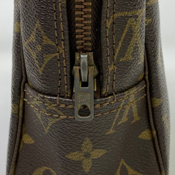 1000072418481 13 Louis Vuitton Truth Toilette 28 Makeup Pouch Monogram Brown