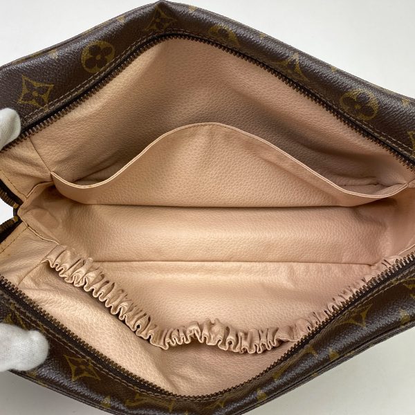 1000072418481 15 Louis Vuitton Truth Toilette 28 Makeup Pouch Monogram Brown