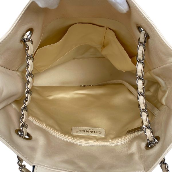 1000073247257 21 Chanel East West Chain Tote Bag Shoulder Bag Matelasse Tote Bag Leather White