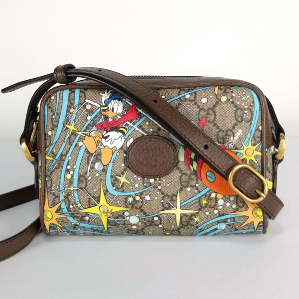 10003385 1 Gucci Disney GG Supreme Donald Duck Beige Shoulder Bag