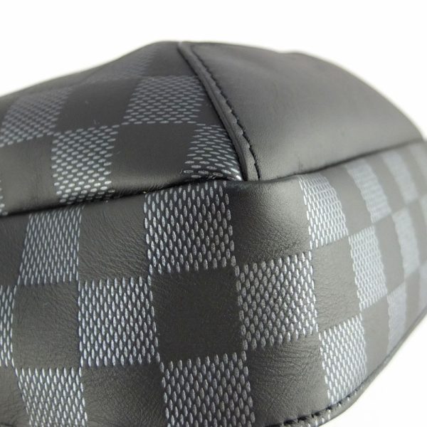 10004658 5 Louis Vuitton Avenue Sling Bag Damier Infini