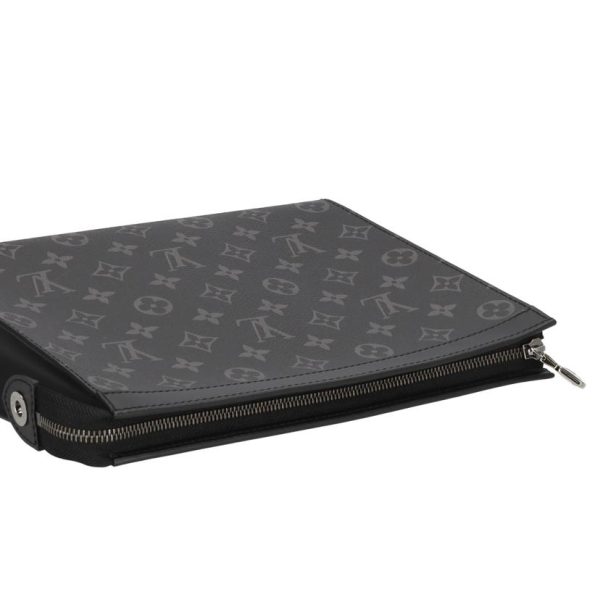 10752 4 Louis Vuitton Pochette Voyage Black