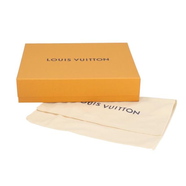 10752 6 Louis Vuitton Pochette Voyage Black