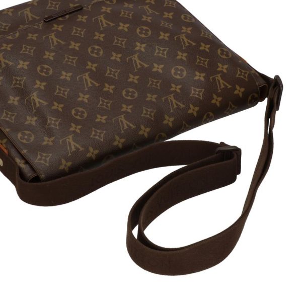 19422 4 Louis Vuitton Messenger MM Beaubourg Monogram