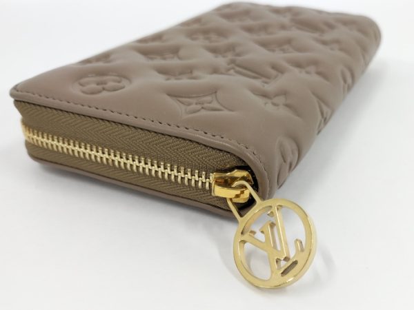 2001017251200579 4 Louis Vuitton Zippy Wallet Monogram Embossed Beige