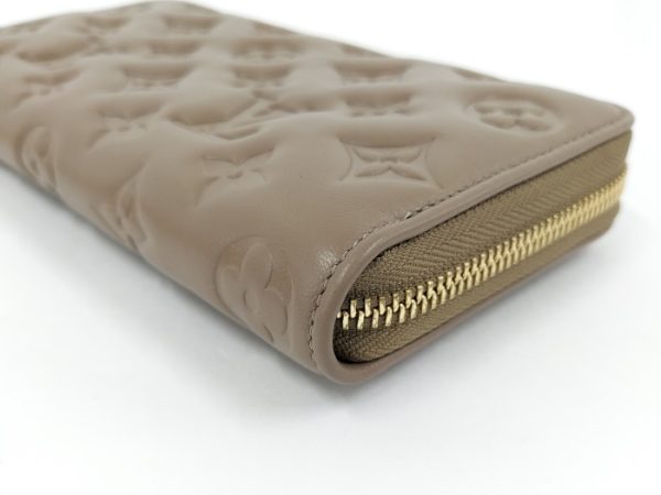 2001017251200579 5 Louis Vuitton Zippy Wallet Monogram Embossed Beige