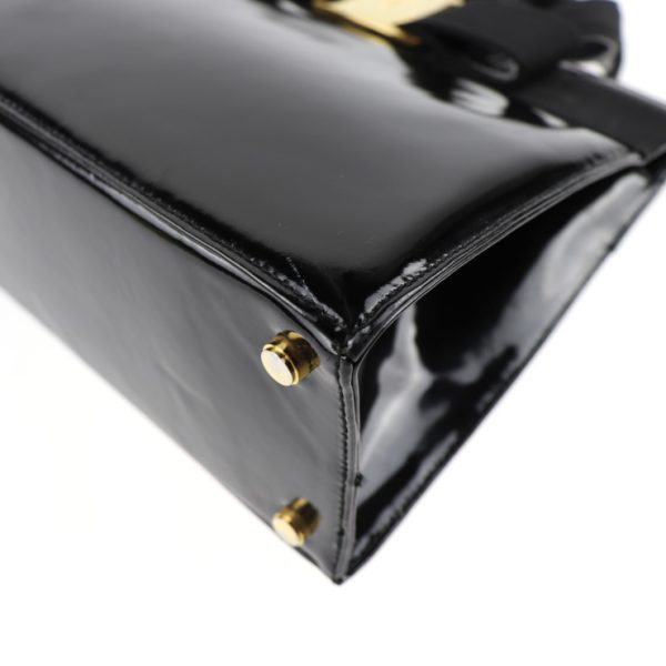 2008031001013 5 Salvatore Ferragamo Vara Enamel Handbag Black