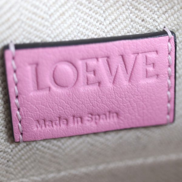 2025113002489 6 Loewe T Pouch Repeat Anagram Leather Clutch Bag Pink