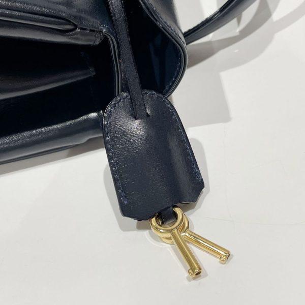 20460938 12 GUCCI Ladylock Handbag Navy