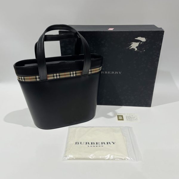 20462153 11 Burberry Logo Bucket Type Internal Check Handbag