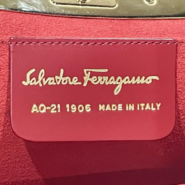 20476152 6 Salvatore Ferragamo Logo Plate Bijou Hardware Chain Mini Party Shoulder Bag